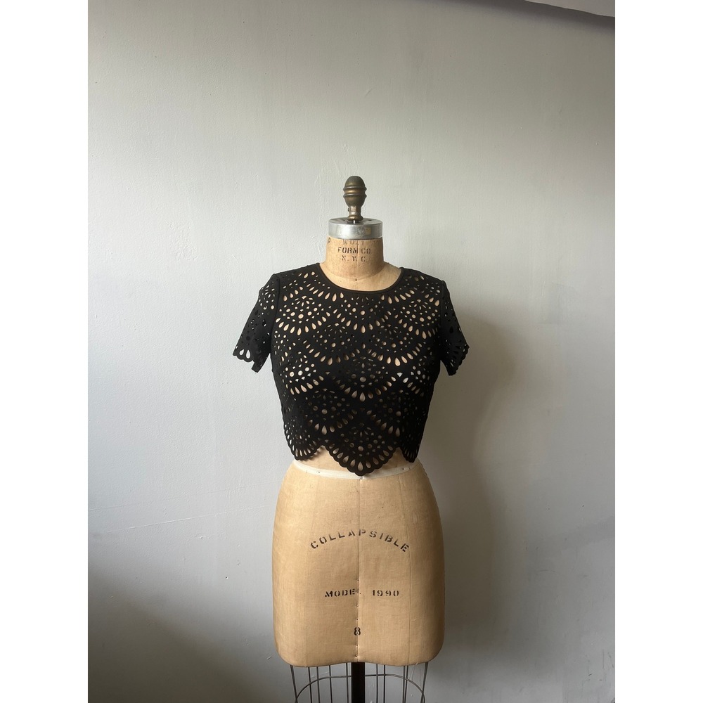 Bebe Black Laser Cut Eyelet Crop Top Short Sleeve Scalloped Hem Size XS